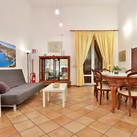 Guesthost - Lungomare With Terrace Apartmán Salerno